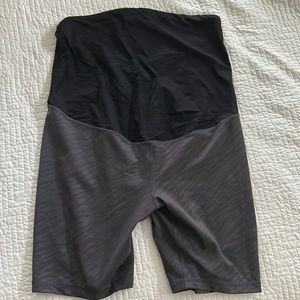 Gray printed maternity shorts